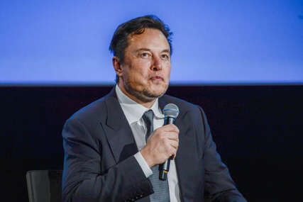 Publika usred prenosa izviždala Elona Muska: "Vrati Twitter!"