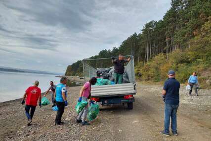 Rafting klub Tuzlak u ekoakciji 'Za zeleni Modrac' - Prikupljeno 190 vreća otpada