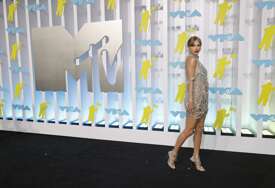 Taylor Swift za ponovno snimljeni album osvojila American Music Awards