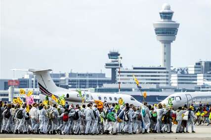 Ekološki aktivisti blokirali amsterdamski aerodrom