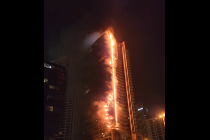 (Video) U Dubaiju pored najviše zgrade na svijetu gorio neboder od 35 spratova