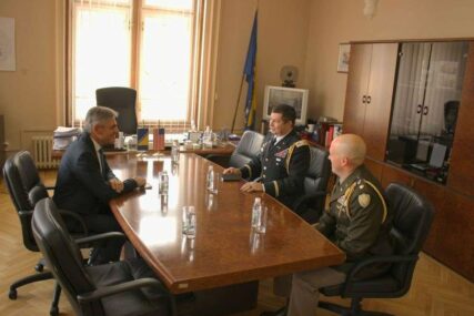 Okolić i Adams razgovarali o bilateralnoj vojnoj saradnji SAD i BiH