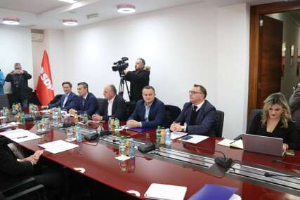 U Sarajevu počeli razgovori stranaka "osmorke" i HDZ-a