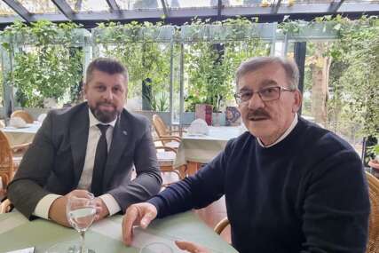 Ćamil Duraković i Miro Lazović u Sarajevu: Kafica dvojice prijatelja i bh. patriota