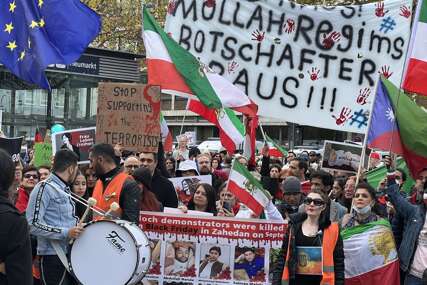 Njemačka: Ukrajinci i Iranci na protestima protiv Rusije i Irana