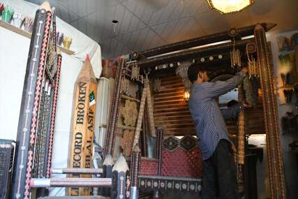 Umjetnik iz Karachija sakupio 45.000 olovaka, pogledajte šta je napravio od njih