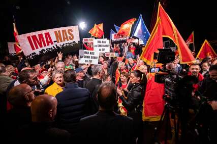 Više hiljada građana na protestima u Crnoj Gori: Zahtijevaju vanredne izbore i povlačenje Zakona o predsjedniku