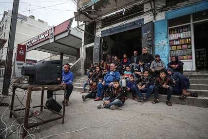 Svjetsko prvenstvo se prati i u Gazi na malom televizoru na ulici (FOTO)
