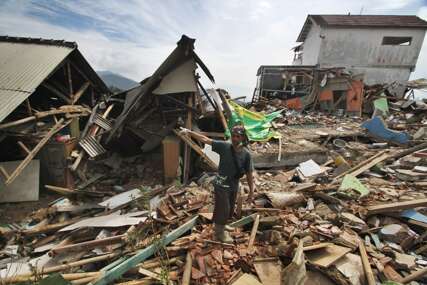 Raste broj mrtvih: U zemljotresu u Indoneziji poginula 321 osoba
