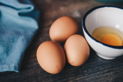 Nestašica jaja u Velikoj Britaniji: Neki restorani s menija obrisali kajganu