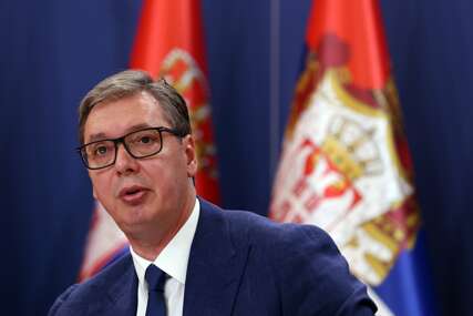 "Zvecka se oružjem: Vučić najavio da će poslati vojsku, pa dobio upozorenje NATO-a"