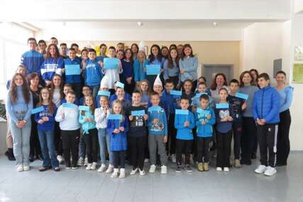 Hiljade učenika iz svih dijelova BiH pridružilo se kampanji UNICEF-a "Obojimo svijet u plavo"