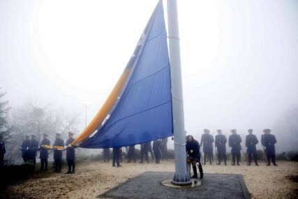 Obilježavanje 25. novembra: Na Humu podignuta zastava Bosne i Hercegovine