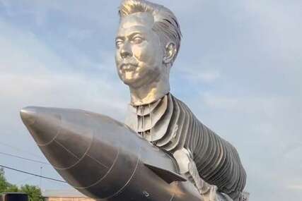 Obožavatelji Elona Muska podigli mu spomenik vrijedan 600.000 dolara