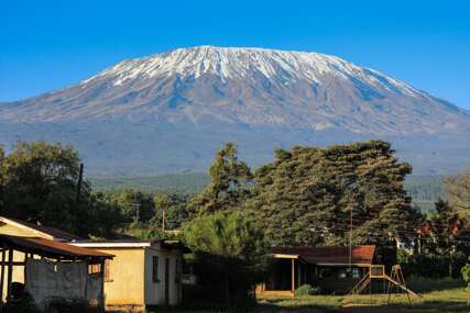 Tanzanija angažovala vojsku za gašenje požara na Kilimandžaru
