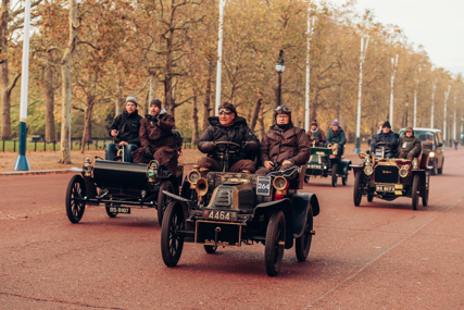 U utrci u Londonu učestvovalo više od 350 vozila proizvedenih prije 1905. (VIDEO)