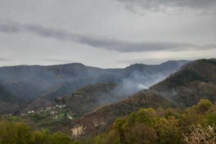 Opština Srebrenica: Požar na Pribićevcu i dalje aktivan