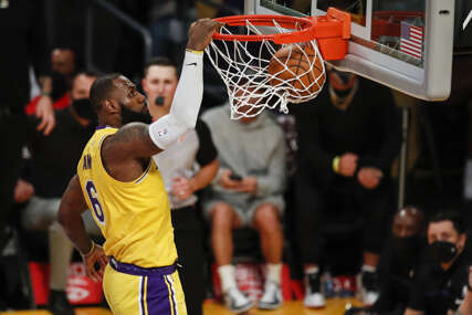 Novi problem za očito loše Lakerse: LeBron James duže vremena van parketa