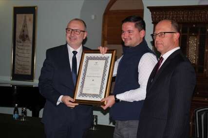 Nagrada "Mehmed Mejlija Guranija" posthumno dodijeljena prof. dr. Fikretu Karčiću