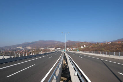 Saobraćaj u BiH se odvija nesmetano, očekuje se pojačan promet vozila u večernjim satima