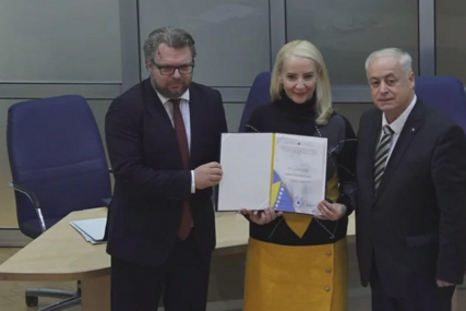 (VIDEO)  Sebija Izetbegović preuzela mandat i odmah prve varnice u Skupštini KS