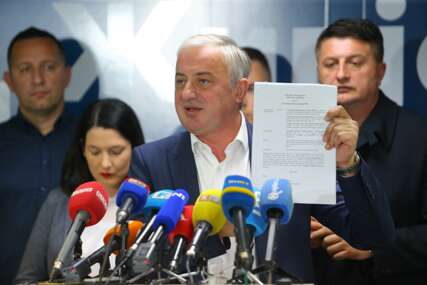 Opozicija u RS-u pozvala narod na sutrašnji protest u Banja Luci i iznijela zahtjeve
