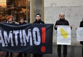 "Žene u crnom" iz centra Beograda poručile: Stop genocidu!