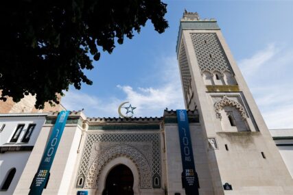 Velika džamija u Parizu: Žalba na brutalne islamofobične opaske pisca