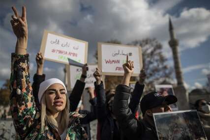 EPOHALNE PROMJENE U IRANU  Ukinuta moralna policija, možda padne i obavezni hidžab