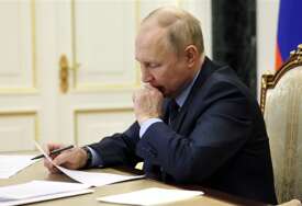 Putin potpisao zakon o proširenju ograničenja za "LGBT propagandu"