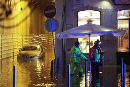 Obilne kiše izazvale su poplave u Lisabonu, najmanje jedna osoba je poginula
