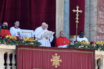 Urbi et orbi: Papa Franjo poručio kako svijet pati od ozbiljnog nedostatka mira