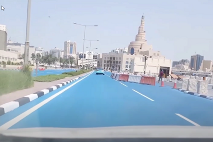 Zašto su putevi u Kataru plave boje?