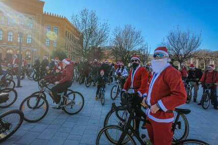 Tradicionalna biciklijada "Djeda Mrazova" ulicama Mostara