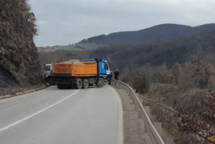 Na sjeveru Kosova postavljena još jedna barikada