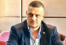 Mijatović o "svesrpskom saboru": Pa kada već pokazujete takvu “slogu” i “moć” zašto taj sabor nije na Kosovu?