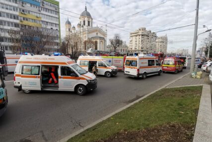 Strašna nesreća u centru Bukurešta: Autobus pun turista udario u stub, ima mrtvih (FOTO)