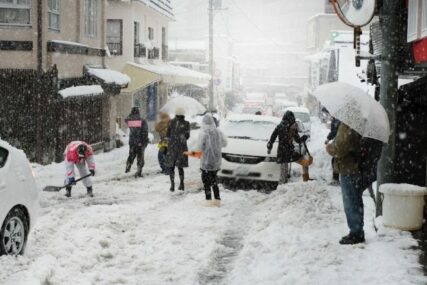 Novi bilans: Snježne padavine u Japanu odnijele 17 života (VIDEO)