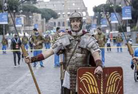 Rimski lažni "gladijatori" uhapšeni zbog iznude turista