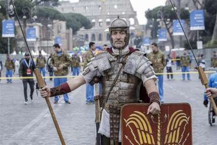Rimski lažni "gladijatori" uhapšeni zbog iznude turista