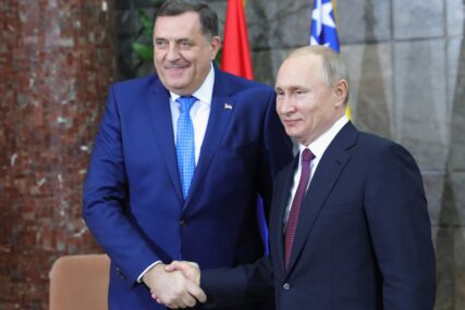 "Dodik svojim izjavama otežava Vučiću"