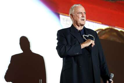 John Cleese kritikovao BBC, pa mu se narugali tviteraši: O, ti ishlapjeli starče