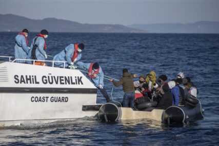 Italijanska obalna straža spasila 177 ljudi sa zapaljenog trajekta