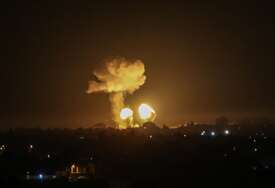 Izraelski avion napao ciljeve u Gazi nakon pada projektila ispaljenih u granično područje
