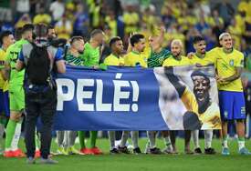 Reprezentativci Brazila iz Katara poslali poruke podrške legendarnom Peleu