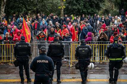 Počeli protesti u Crnoj Gori: Građani blokirali centar Podgorice, skandiraju protiv vlade
