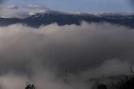 Sarajevo se guši u magli i smogu, u petak poboljšanje kvaliteta zraka