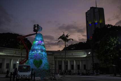 U Venecueli osvanula božićna jelka koja je drugačija od svih drugih (FOTO)