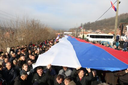 Hiljade Srba protestvovalo na sjeveru Kosova
