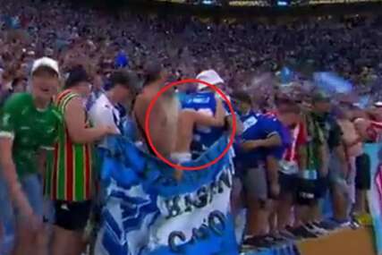 Navijačica Argentine usred utakmice skinula dres i pokazala grudi, nije znala da kamera snima